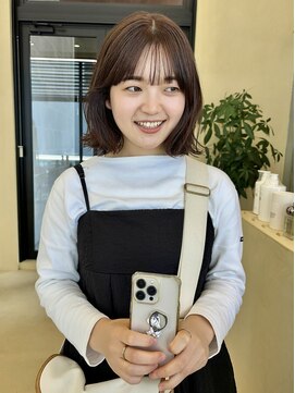 スニュウ(snuw) 切りっぱなしボブ小顔カットグレージュミルクティ