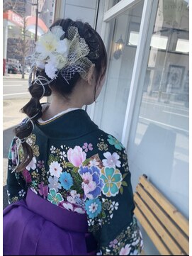 クオリア(Quaria) 卒業式や成人式にも◎華やか編みおろしスタイル