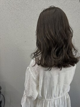 ヌークバイラヴェスト 四日市(neuk by lovest) 〔mirisa〕うごきのあるロングスタイル　オリーブグレー