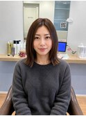 自然なツヤ感がきれいな、大人のミディアムスタイル♪