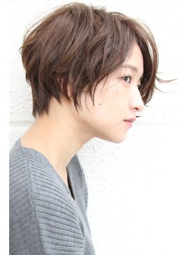 レウナ 外苑前(Reuna) 30代に人気黒髪でも可愛く決まるニュアンスショート