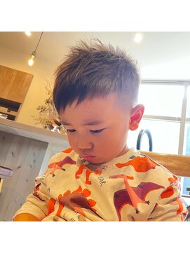 デュード(Dude) キッズカット　アップバング刈り上げショート