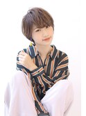 ことりベージュネイビーカラー毛先パーマ小顔ワンサイドショート