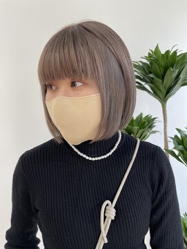 ピープスアンドスー 表参道 渋谷(Peeps&Suu.) 【ケアブリーチ1回】アッシュグレージュ切りっぱなしボブ