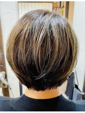 アクアマリン8810 ハチハチイチゼロ(AQUA MARINE 8810) 大人可愛いココアベージュグレージュカラーボブウルフ黒髪