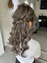 エノルア(enorua)&nbsp;『結婚式、2次会』きれいめハーフアップ