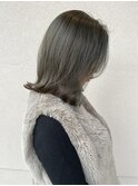 オリーブベージュ