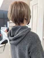 キャアリー(Caary)&nbsp;福山市美容室Caaryハイトーンベージュ襟足スッキリショートヘア