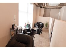 ◆業界最高級フルフラットのシャンプー台で施術♪