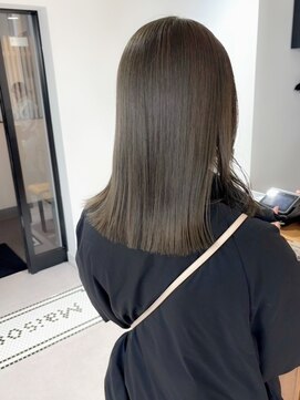 ネオリーブ クーロ(Neolive curro) オリーブベージュ×パツっとミディアム　美髪/丸型卵型