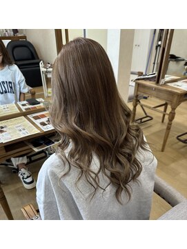 ミラシィ 成田(Mirashy) ハイライトカラーミルクティーベージュレイヤーカット