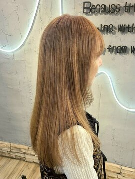 明るめカラーで叶えるロング艶髪スタイル