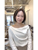 アナ ラーナ(Anna Lanna)&nbsp;柔らかカーキグレージュ×くびれボブ