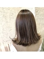 ペネロープ(Penelope)&nbsp;［新宿］ハイライト/ミディアム/外ハネ/クリアベージュ　