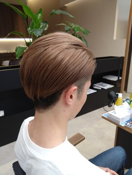 コルハバイラレヴ(CoLHa by Le Reve) ツーブロックスタイル　ミルクティーベージュ　アップバング