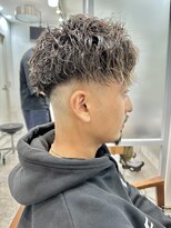 ロミーオム 本厚木(ROMMY. Homme)&nbsp;刈り上げスパイラルパーマ無造作メッシュアップバングメンズヘア