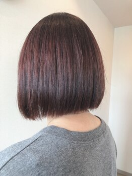 アイランド 芳野店の写真/ダメージ毛の方でも施術可能な《中酸性ストレート》をご用意！まっすぐ過ぎない自然なストレートヘアに。