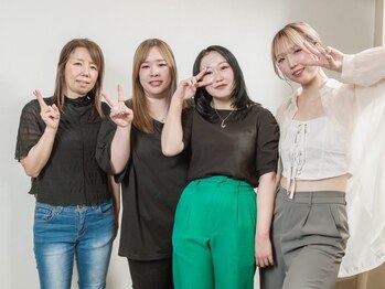 アイニ 河内小阪店(aini)の写真/“脱白髪染め”による透明感のあるカラーを…♪一人ひとりに合わせたヘアケア、髪質改善をご提案◎