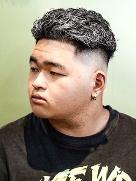 プロショップウェーブ(PRO SHOP WAVE) スペインカール/テーパーフェード/メンズパーマ/フェザーパーマ