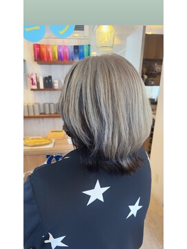 サリュー バイ イザ(Salut by IZA) アンブレラカラー似合わせカットミディアム