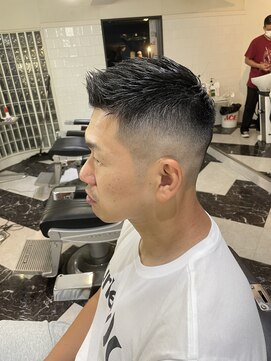 メリケンバーバーショップ フクオカ(MERICAN BARBERSHOP FUK) かき上げヘアショートレイアーくせ毛風パーマコンマヘア
