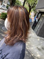 ファンヘアメイク(Fun hair make)&nbsp;ミディアムレイヤー　白髪ぼかしハイライト