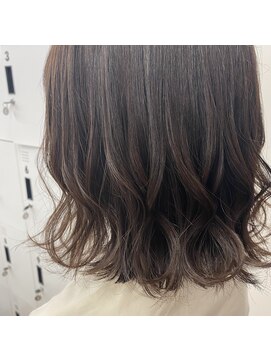 リジー(Litzy) 黄みを抑えたラベンダーアッシュ【三國麗奈】