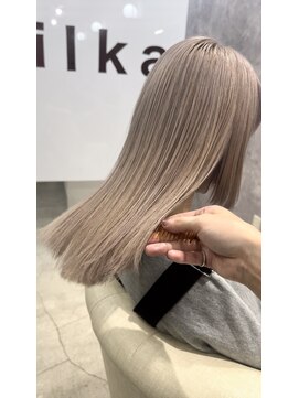 レフバイイルカ 北見(lef by ilka) ホワイトベージュ