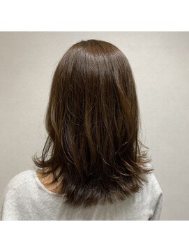 イーチ ヘアーアンドトータルビューティ(each hair&total beauty) 外ハネミディ