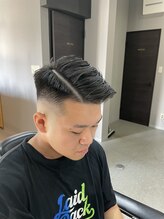 ニーキュウヨン バーバーズストア(294 BARBER's Store) スキンフェード×ハードパート
