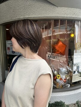 ミア(Mia) ショート、ハンサムショート、白髪ぼかし、ハイライト
