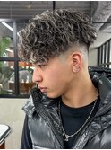 スキンフェードスパイキーショートパーマ短髪刈り上げ