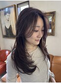 “抜け感”と“ツヤ感”を両立するレイヤー