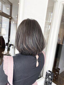 ブレイズ ザ サロン(BLAZE THE SALON) 透ける質感☆赤味を抑えた暗めマットアッシュ【BLAZE 大庭】