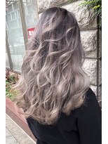 リア 大阪梅田(Ria)&nbsp;～外国人風バレイヤージュグレーアッシュ～【Ria 大阪 梅田】