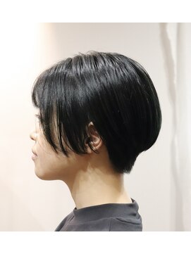 ウィスカーヘアー(whisker hair) 刈り上げショート