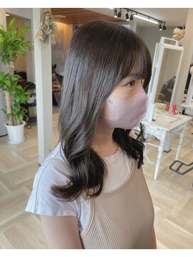 エミール(Emiile) ミディアム切りっぱなし×アディクシーカラー