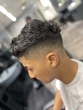 フランクスバーバーリベラルド 横浜(FRANK'S BARBER LIBERALD) ミドルスキンフェード