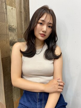 ヨロ(YORO) ミディアムレイヤー くびれ巻き 韓国ヘア (新潟/古町)