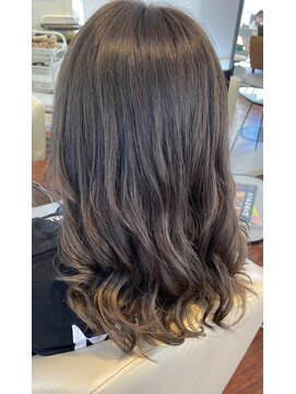 アウリィ(Aulii) グレージュカラー