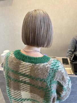 トパ タカオカ(topa takaoka) 切りっぱなしボブ/ハイトーンベージュ