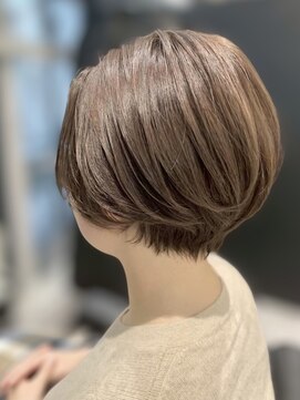 ジエクトアイロ 江坂駅前 似合わせショートボブ/フェザーショート/細めハイライト