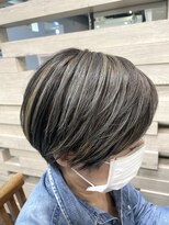 テテ(TETE)&nbsp;白髪ぼかし×ハイライト×ショートヘア