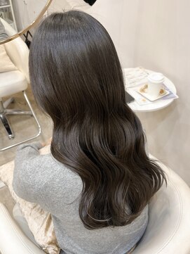 レア 表参道(L'ea) 大人ガーリーダークアッシュミディアムレイヤー似合わせカット