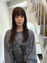 スーク(souq.)&nbsp;重たく見えやすいロングも、顔まわりレイヤーで抜け感を◎