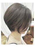 【コトノハ】エアーストレート 耳だしショート前下がりショート
