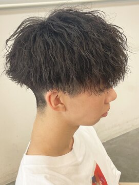 バース バイ ハピネス(BIRTH by happiness) 奈良メンズ縦落ちツイストスパイラルパーマ刈り上げ高めマッシュ