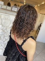 アンジュベイナハ (Ange Bay NAHA)&nbsp;ミディアム×スパイラルパーマ
