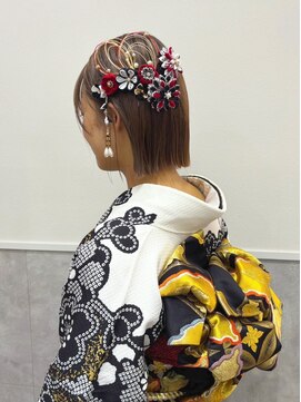 ロッカ(ROCCA) 艶ボブ×つまみ細工の華やか和スタイル