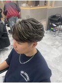 【RIKU】フェザーショート×金メッシュ